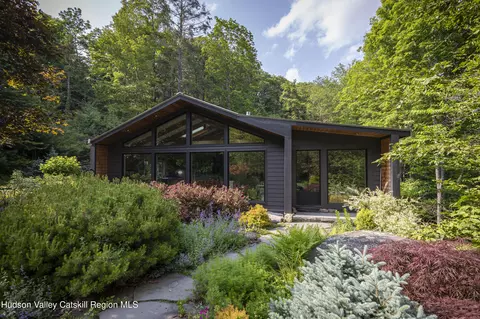 46 Rose Ln, Bearsville, NY 12409