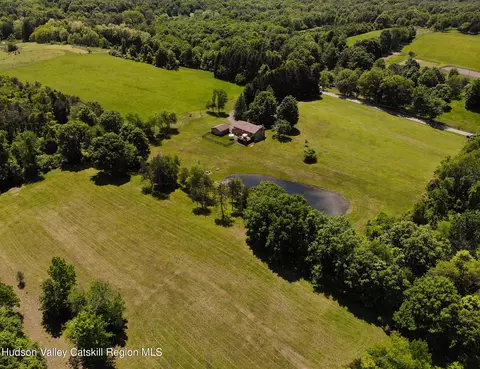 526 Taghkanic Rd, Elizaville, NY 12523