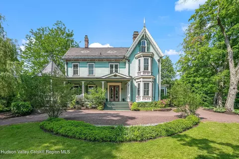 125 Bedell Rd, Poughkeepsie, NY 12603