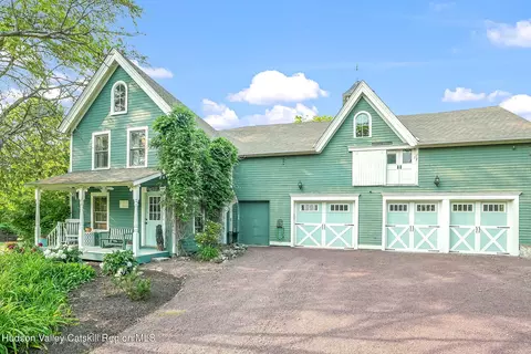 Exterior - 125 Bedell Rd, Poughkeepsie, NY 12603 photo 6 of 8