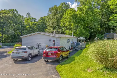 14 Forest Dr, Port Ewen, NY 12466