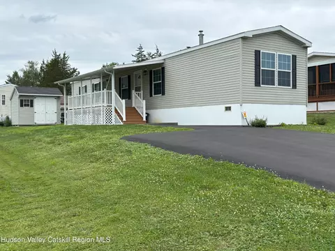 50 Kipp Ln #35, Hudson, NY 12534