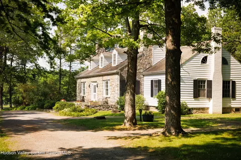 33 Scott Rd, Hudson, NY 12534