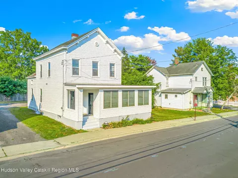 102 Second St, Athens, NY 12015