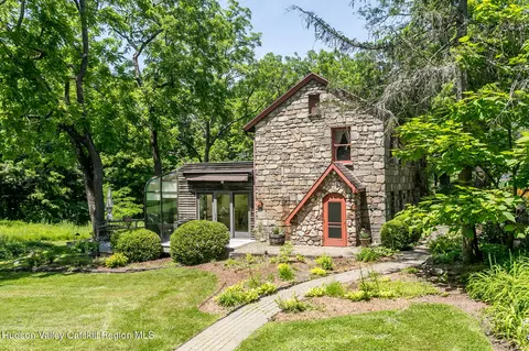 1365 Old Post, Esopus, NY 12429