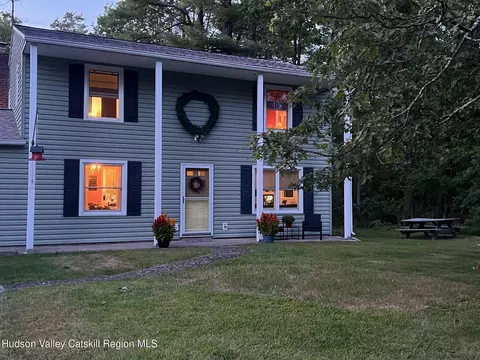 43 Brittany Dr, West Hurley, NY 12491