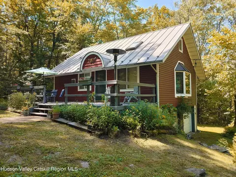 249 High St, Phoenicia, NY 12464