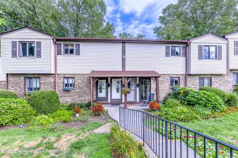 296 Village Court Ct, Kingston, NY 12401
