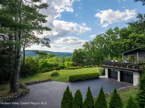 129 Jeffrey Ln, Hurley, NY 12443