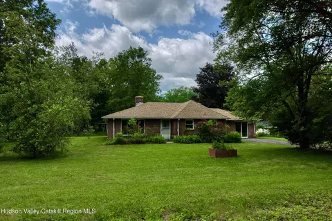 13 Birk St, Acra, NY 12405