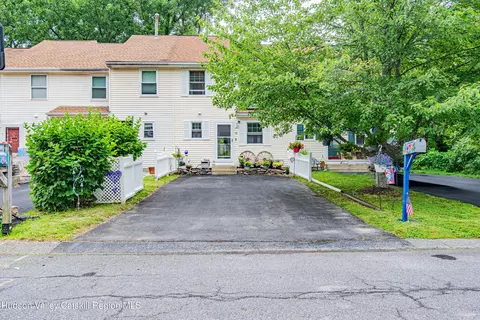 56 Red Maple Rd, Saugerties, NY 12477