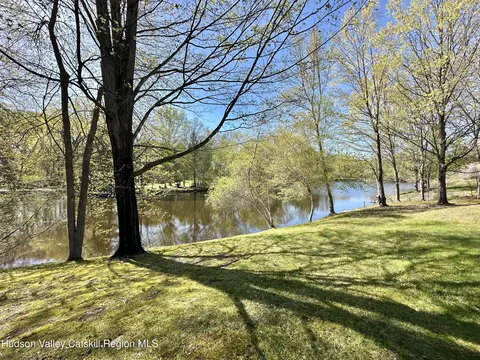 36 Susi Oval, Modena, NY 12548 photo 5