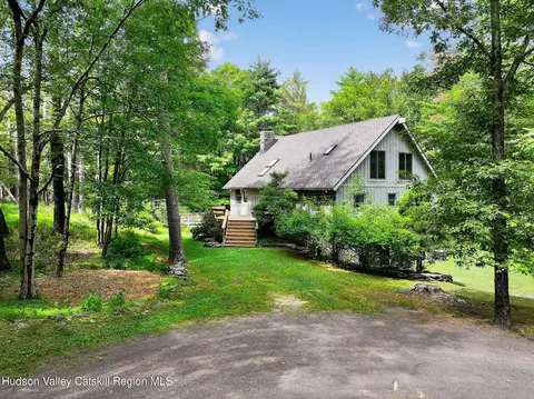 169 Stoll Rd, Saugerties, NY 12477