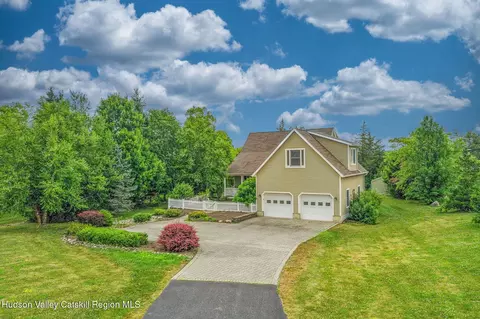 29 Fox Run, Athens, NY 12015