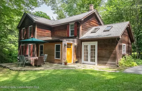66 River St, Chatham, NY 12037