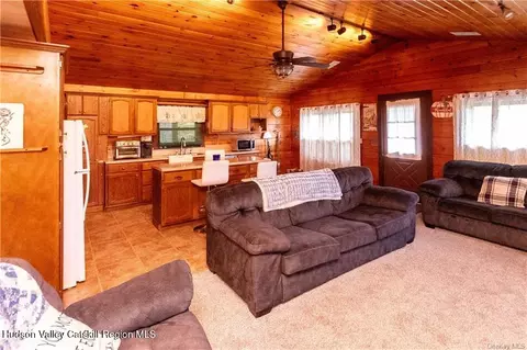9 Low Rd, Shawangunk, NY 12589 photo 3