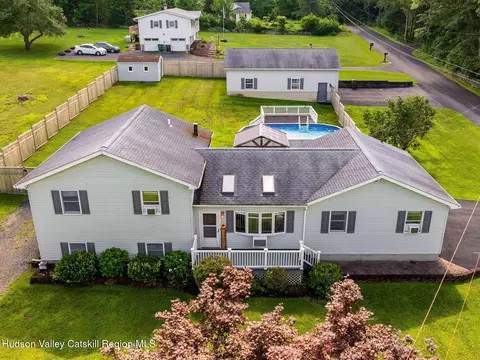 11 Hoppenstedt Rd, Wallkill, NY 12589