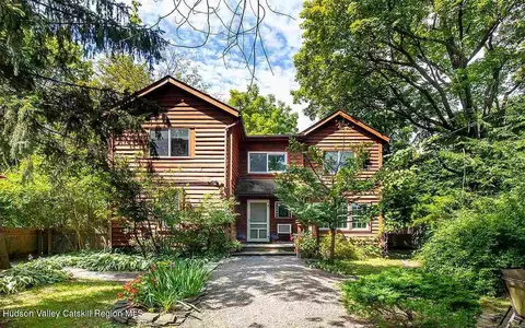 8 Pine Grove St, Woodstock, NY 12498