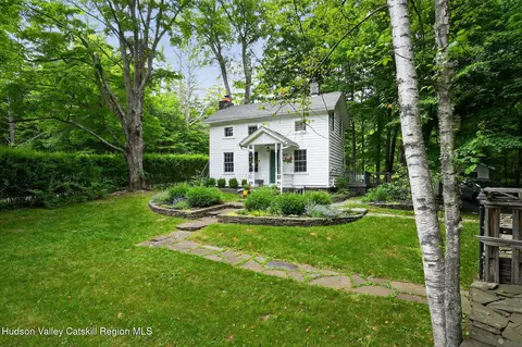 2318 Glasco Tpke, Woodstock, NY 12498
