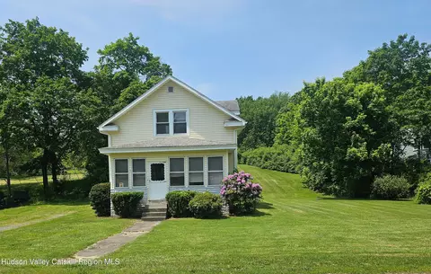 6667 Chester Ave, Hudson, NY 12534