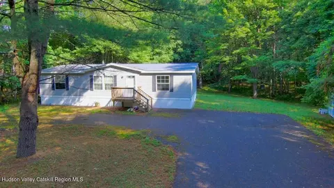 686 South Rd, Round Top, NY 12473