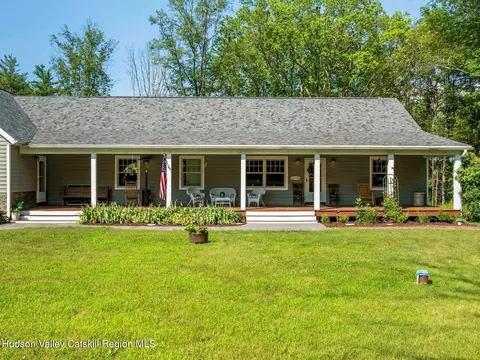 Exterior - 15 Pine St, Cairo, NY 12413 photo 7 of 9