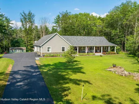 15 Pine St, Cairo, NY 12413