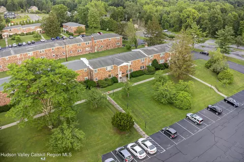 136 N Chestnut St #11B, New Paltz, NY 12561