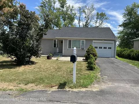 19 Fabiano Blvd, Hudson, NY 12534