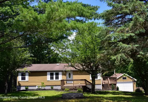 1098 Herveysunside Rd, Cornwallville, NY 12418