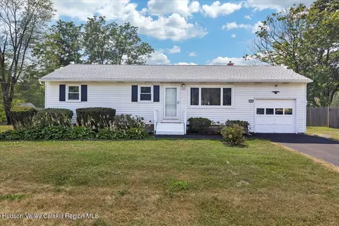 17 Alva Dr, Latham, NY 12110