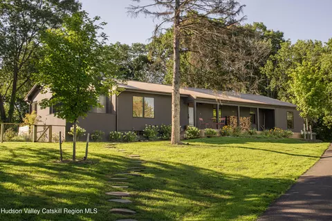 1246 Woods Rd, Germantown, NY 12526