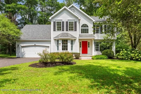 48 Westphal Dr, Bethlehem, NY 12054