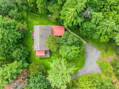 61 W Saugerties Woodstock Rd, Woodstock, NY 12498