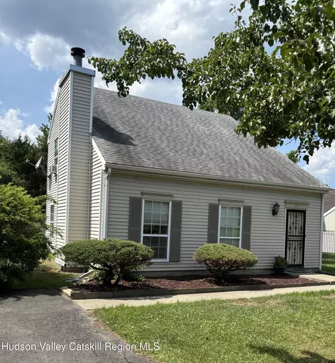 12 Luke St, Coxsackie, NY 12051