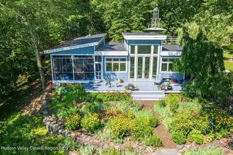 67 Cricket Rdg, Bearsville, NY 12409