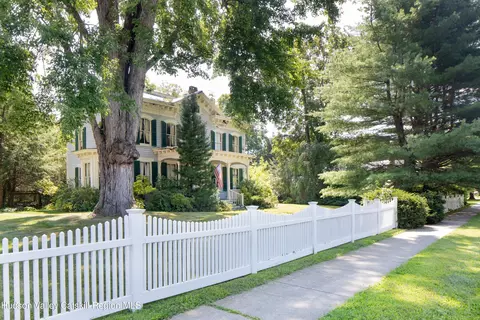 30 N Main St, Pine Plains, NY 12567