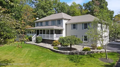 5 Rosell Ct, Lagrangeville, NY 12540