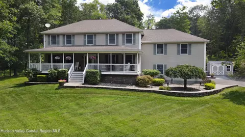 5 Rosell Ct, Lagrangeville, NY 12540