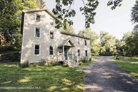 2 Locust St, Chatham, NY 12037