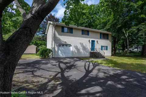 17 Beach Ave, Niverville, NY 12130