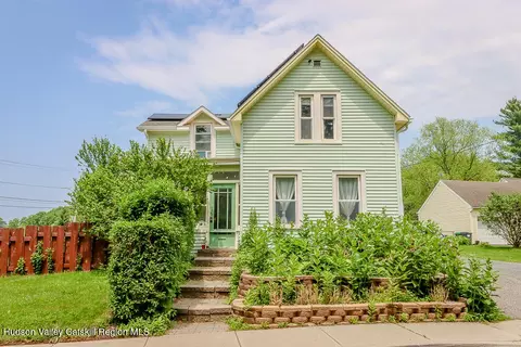 91 Green Ave, Castleton On Hudson, NY 12033