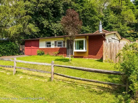 57 Overlook Dr, Woodstock, NY 12498