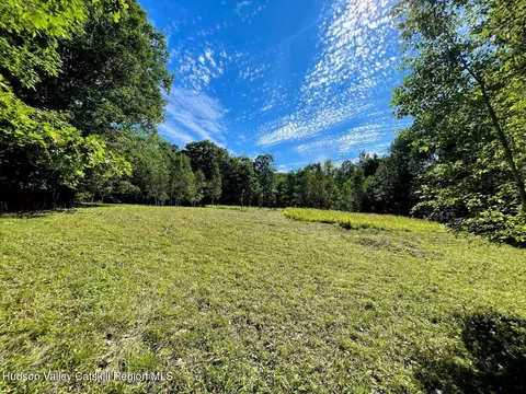 48 Alpine Way, Jewett, NY 12444