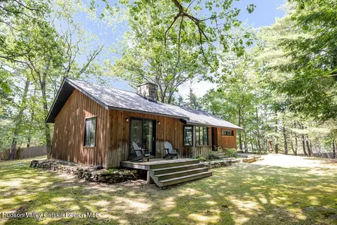 7 Memory Ln, Hillsdale, NY 12529