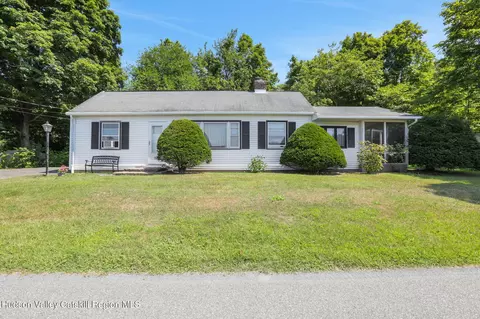 123 Railroad Ave, Saugerties, NY 12477