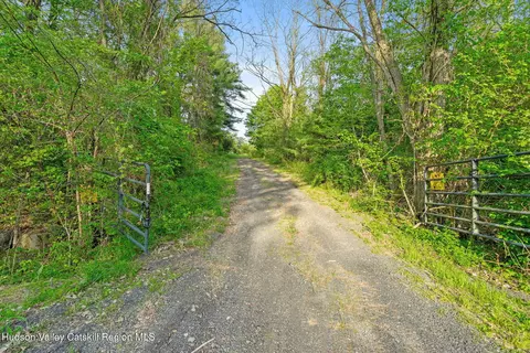 2 High Rock Road, New Baltimore, NY 12124