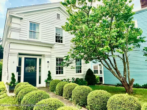 7 Railroad Ave, Chatham, NY 12037
