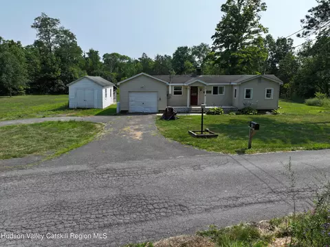 46 Kreitmeier Rd, New Baltimore, NY 12124