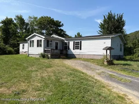 37 Willowbrook Farm Rd, Athens, NY 12015